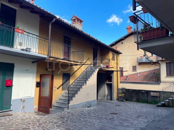 casa indipendente in vendita a Merate in zona Cassina Fra Martino