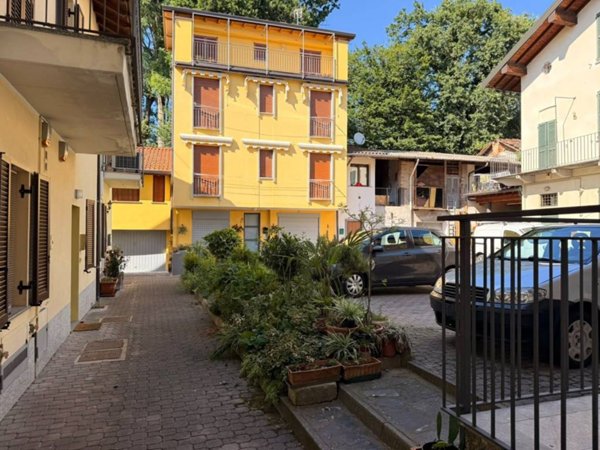 appartamento in vendita a Merate in zona Sartirana