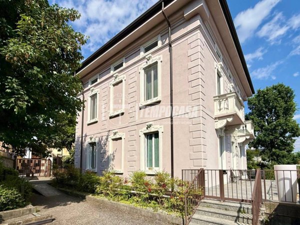 casa indipendente in vendita a Merate in zona Sartirana