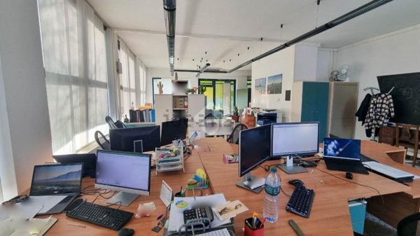 negozio in vendita a Merate in zona Sartirana