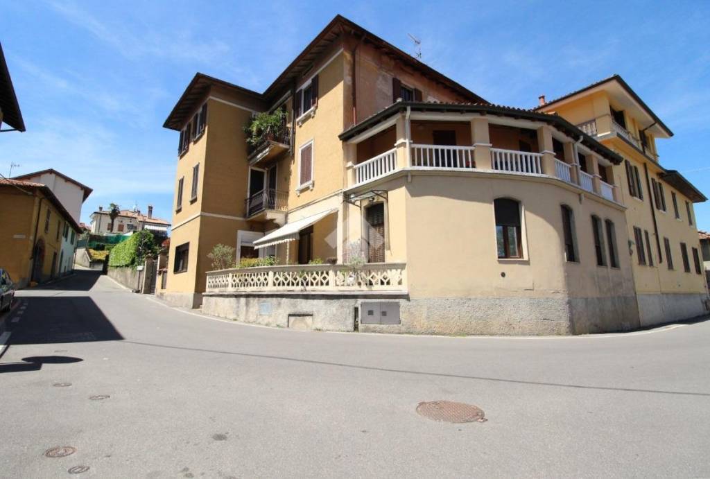 appartamento in vendita a Merate in zona Sartirana