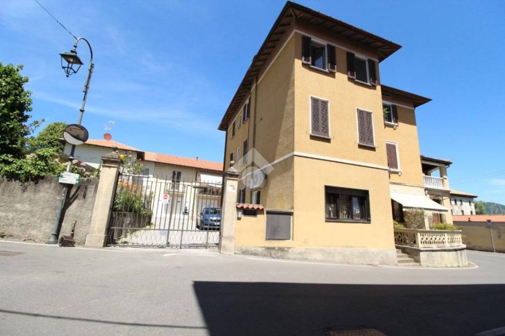 appartamento in vendita a Merate in zona Cassina Fra Martino