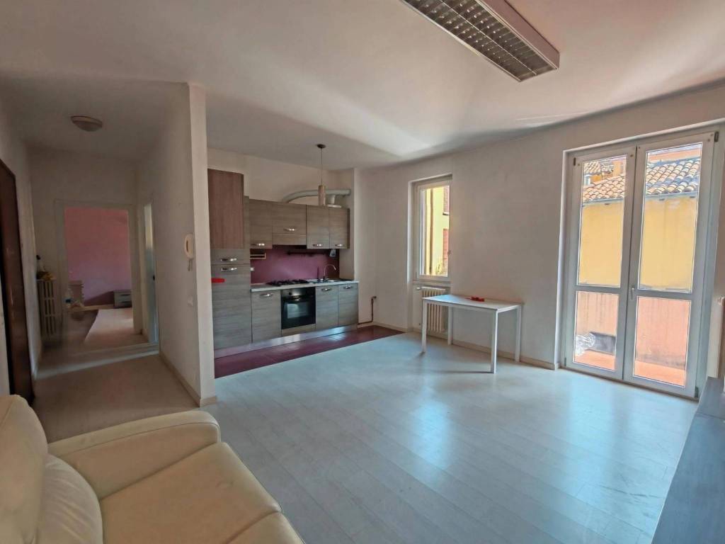 appartamento in vendita a Merate in zona Sartirana