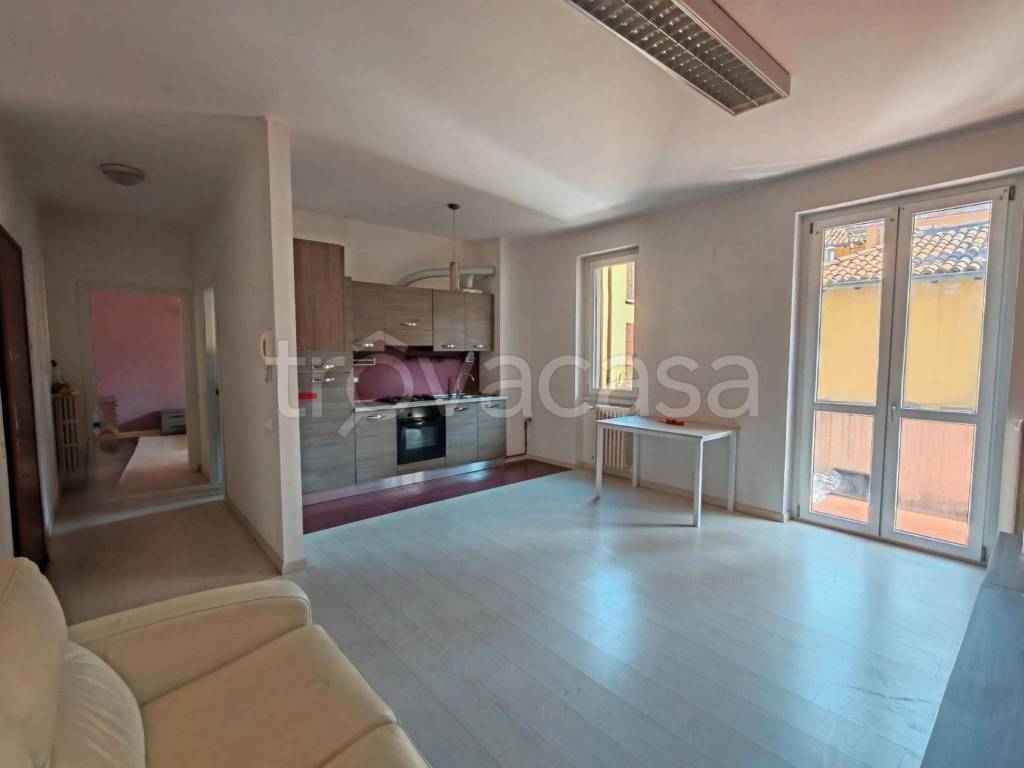 appartamento in vendita a Merate in zona Sartirana