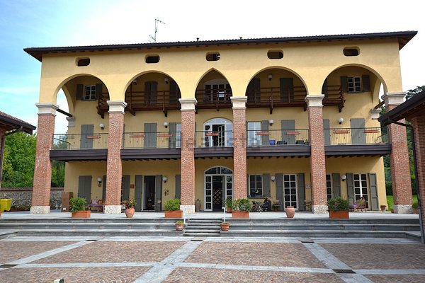 appartamento in vendita a Merate in zona Sartirana
