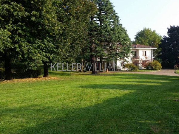 casa indipendente in vendita a Merate in zona Sartirana