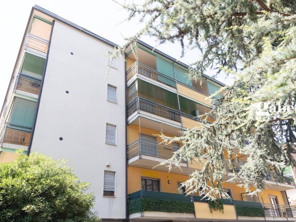 appartamento in vendita a Merate in zona Sartirana