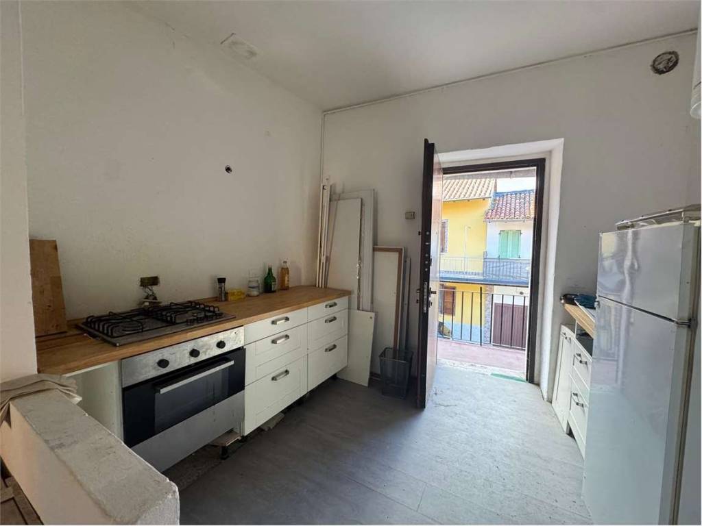 appartamento in vendita a Merate in zona Sartirana