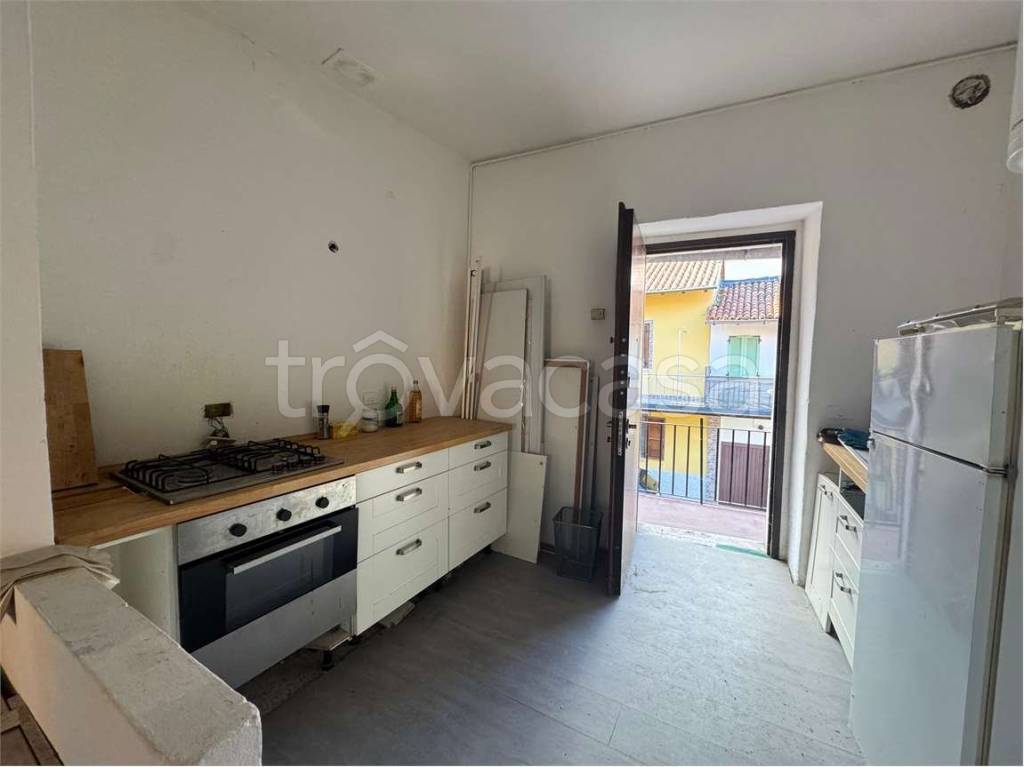 appartamento in vendita a Merate in zona Sartirana
