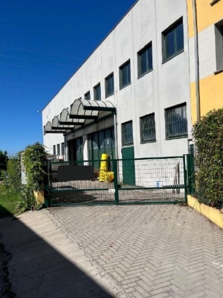 appartamento in vendita a Merate in zona Brugarolo