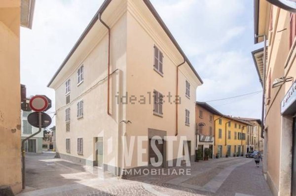 locale commerciale in vendita a Merate in zona Sartirana