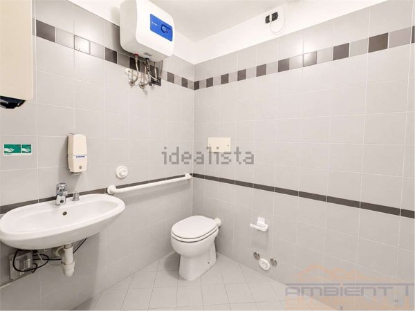 ufficio in vendita a Merate in zona Sartirana