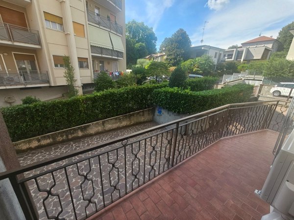 appartamento in vendita a Merate in zona Sartirana