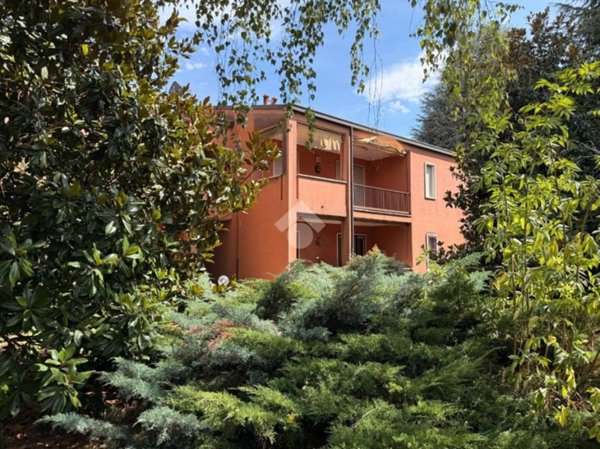 appartamento in vendita a Merate in zona Brugarolo
