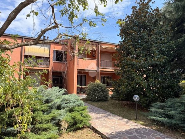 appartamento in vendita a Merate in zona Brugarolo