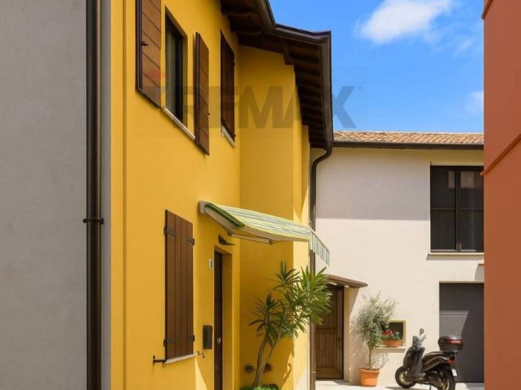 casa indipendente in vendita a Merate in zona Cassina Fra Martino