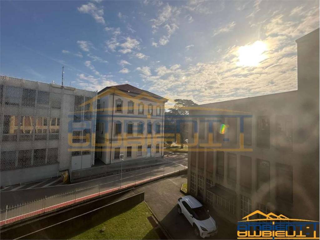 appartamento in vendita a Merate in zona Sartirana