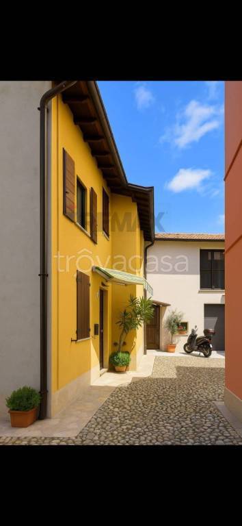 casa indipendente in vendita a Merate in zona Cassina Fra Martino