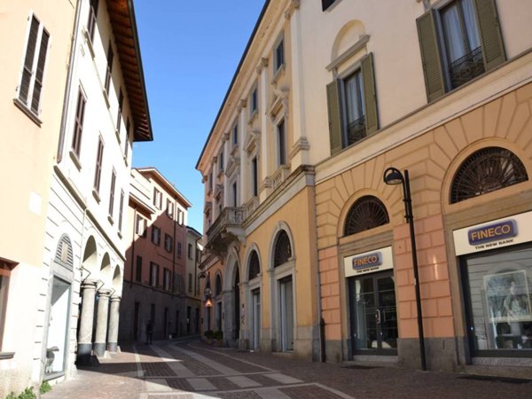 appartamento in vendita a Merate in zona Sartirana