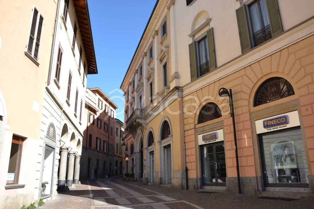 appartamento in vendita a Merate in zona Sartirana