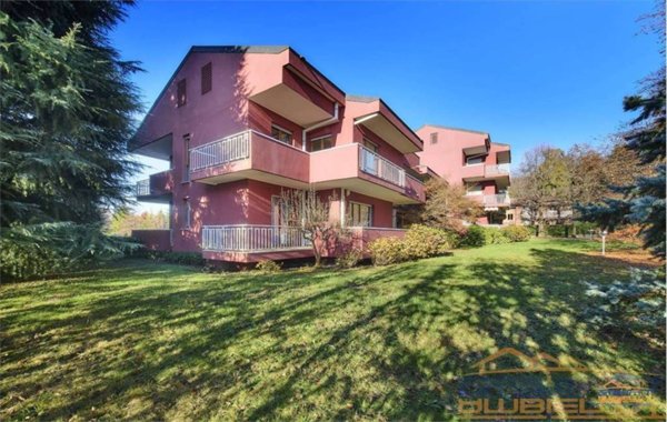 appartamento in vendita a Merate in zona Sartirana