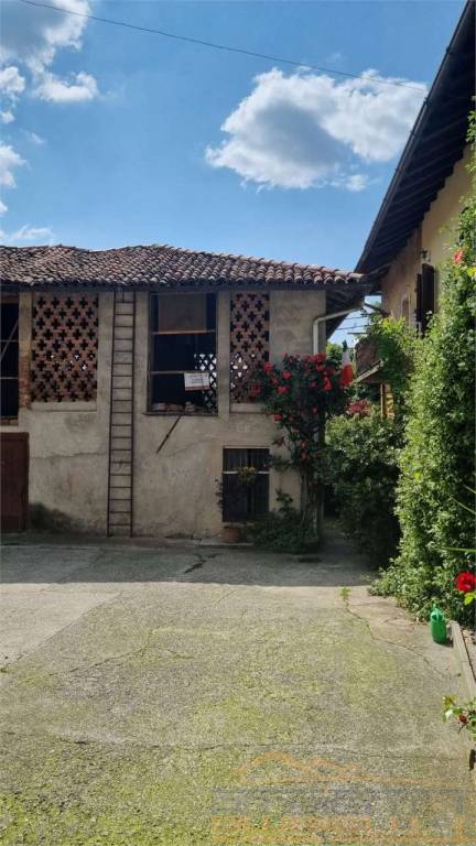 locale commerciale in vendita a Merate