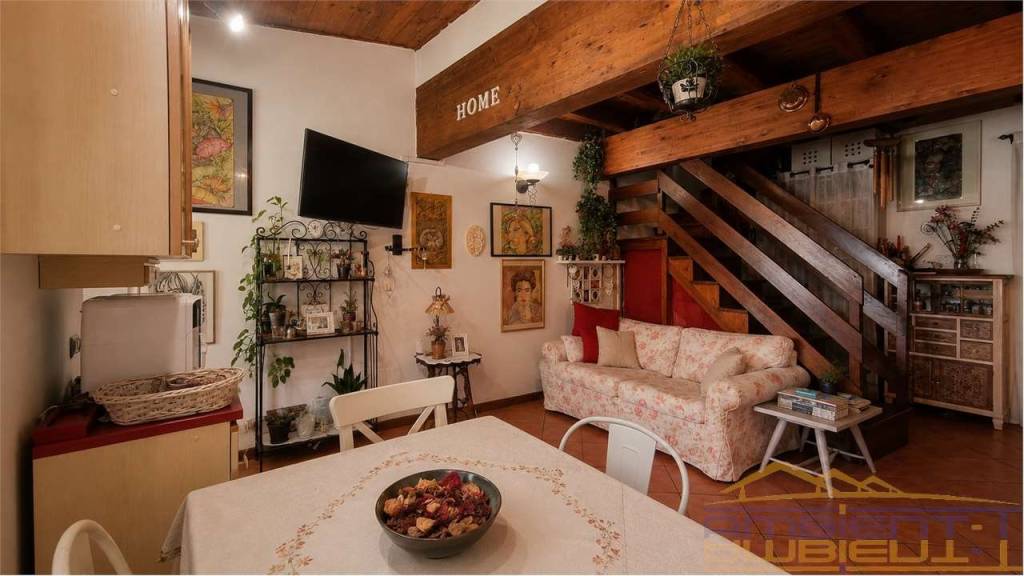 appartamento in vendita a Merate in zona Sartirana