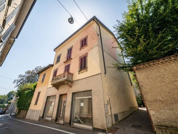 appartamento in vendita a Merate in zona Sartirana