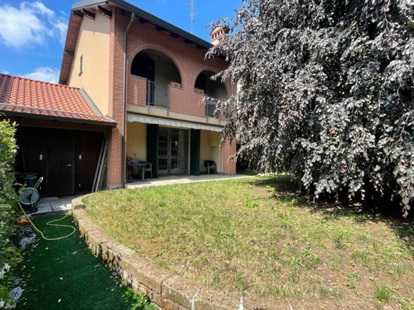 casa indipendente in vendita a Merate