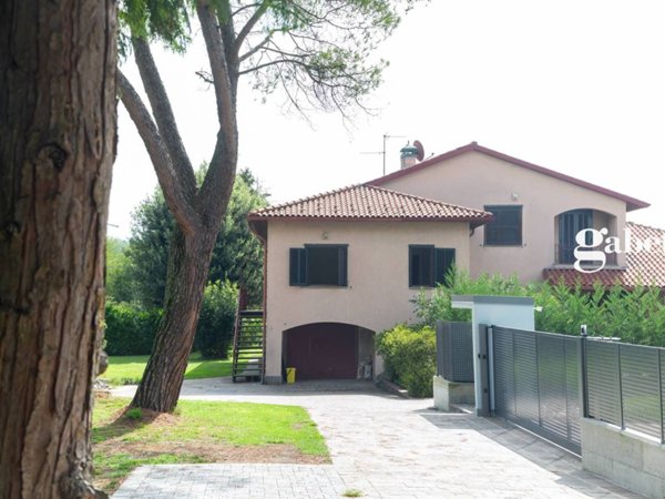 casa indipendente in vendita a Merate in zona Sartirana