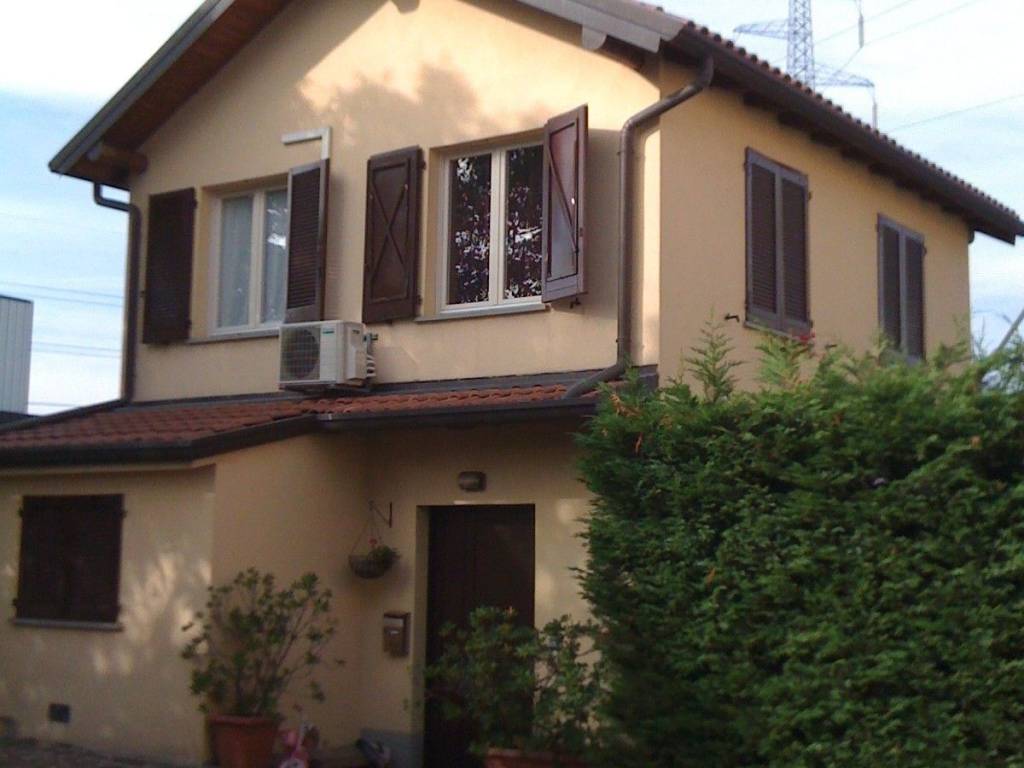 casa indipendente in vendita a Merate in zona Brugarolo