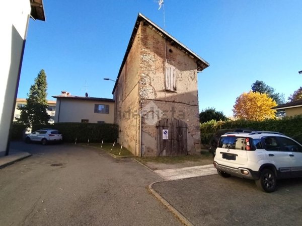 casale in vendita a Merate in zona Sartirana