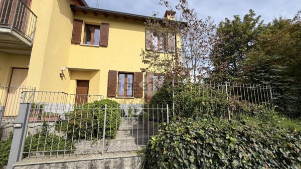 appartamento in vendita a Merate in zona Cassina Fra Martino