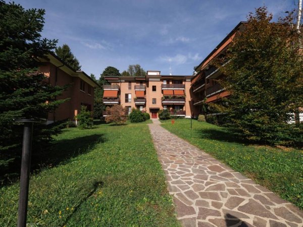 appartamento in vendita a Merate in zona Sartirana