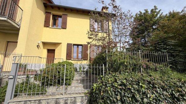casa indipendente in vendita a Merate in zona Sartirana