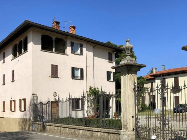 casa indipendente in vendita a Merate in zona Sartirana