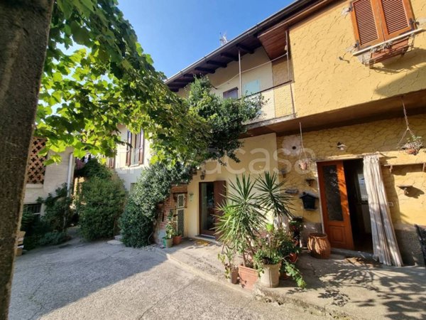 appartamento in vendita a Merate in zona Cassina Fra Martino