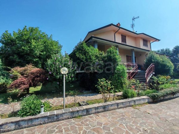 casa indipendente in vendita a Merate in zona Sartirana