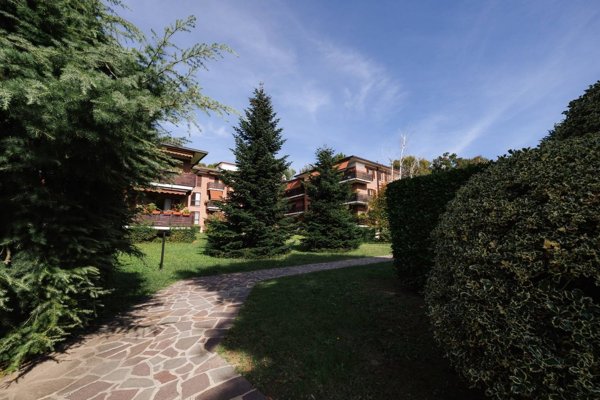 appartamento in vendita a Merate in zona Sartirana