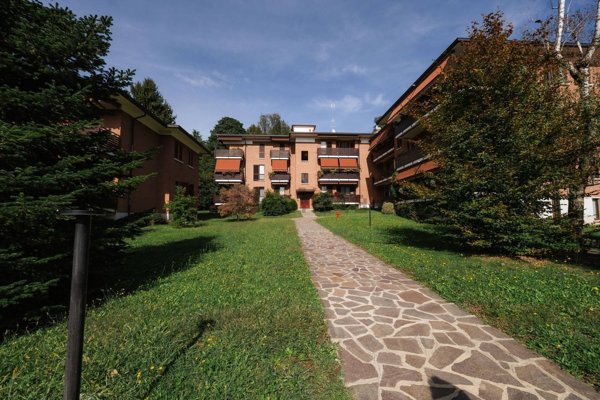 appartamento in vendita a Merate in zona Sartirana