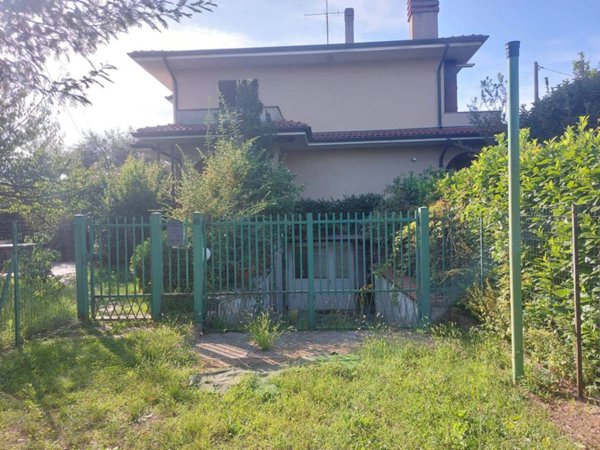 casa indipendente in vendita a Merate in zona Brugarolo