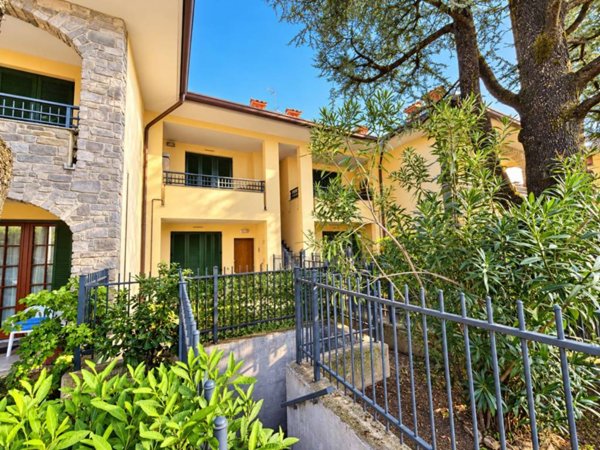 appartamento in vendita a Merate in zona Brugarolo