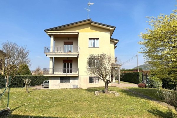 appartamento in vendita a Missaglia in zona Maresso