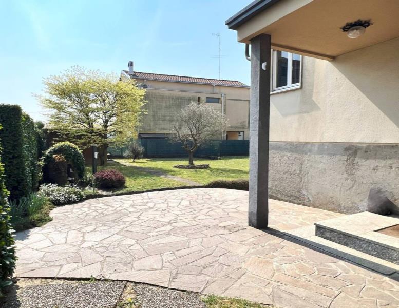 appartamento in vendita a Missaglia in zona Maresso