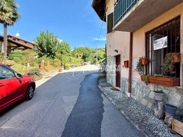 appartamento in vendita a Missaglia in zona Lomaniga