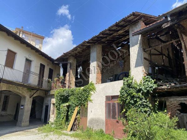 locale di sgombero in vendita a Missaglia in zona Maresso