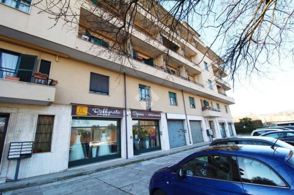 negozio in vendita a Missaglia in zona Lomaniga