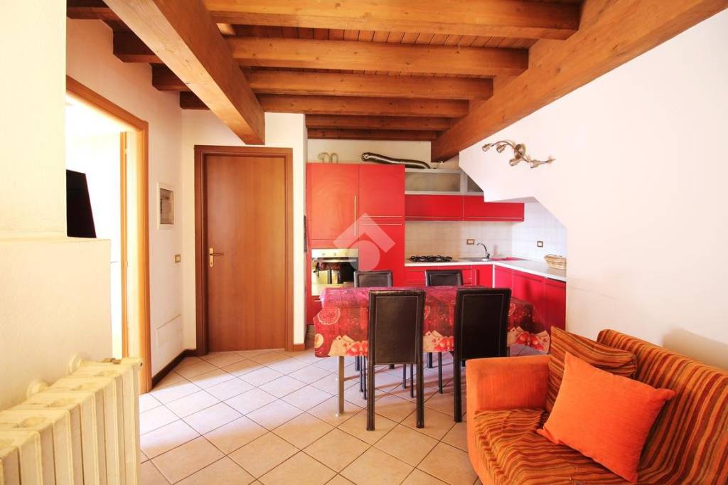 appartamento in vendita a Missaglia in zona Maresso