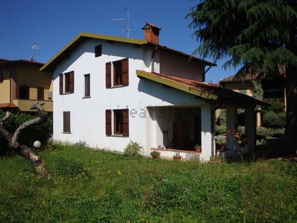 casa indipendente in vendita a Missaglia in zona Lomaniga
