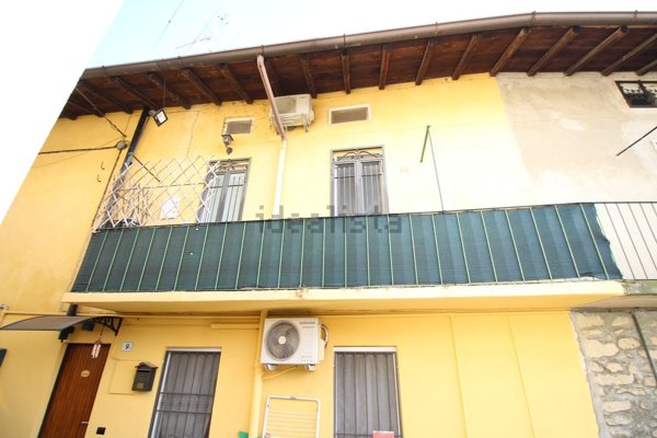 appartamento in vendita a Missaglia in zona Lomaniga
